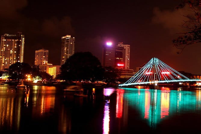 Tuk tuk colombo Sightseeing tour - The Lotus Tower from street level or above