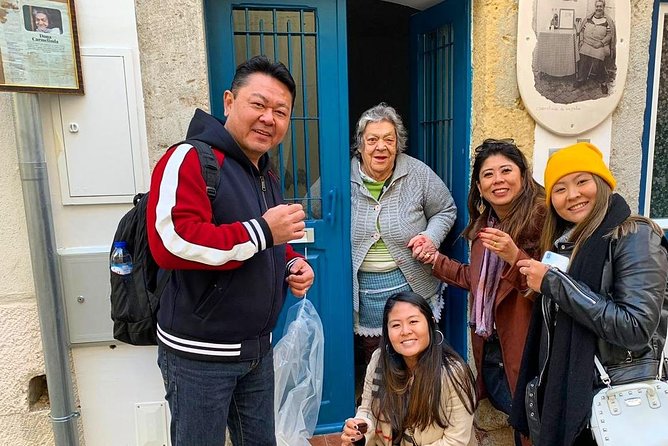 Tuk Tuk Lisbon Guided tour! 100% PRIVATE & PERSONALIZED - Alfama: narrow lanes, old Lisbon and a chocolate cup