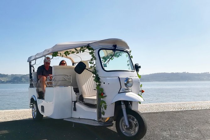 Tuk Tuk Lisbon Guided tour! 100% PRIVATE & PERSONALIZED - Chiado and Fado in the city center