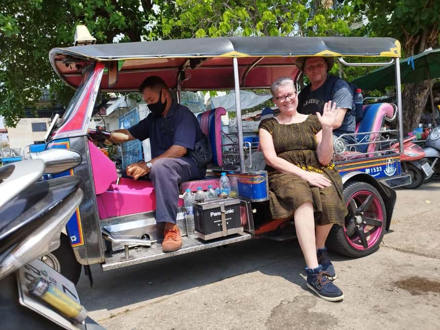 Tuk-Tuk, Longtail-boat and Rickshaw Bangkok jungle Tour - The longtail boat crossing changes the mood