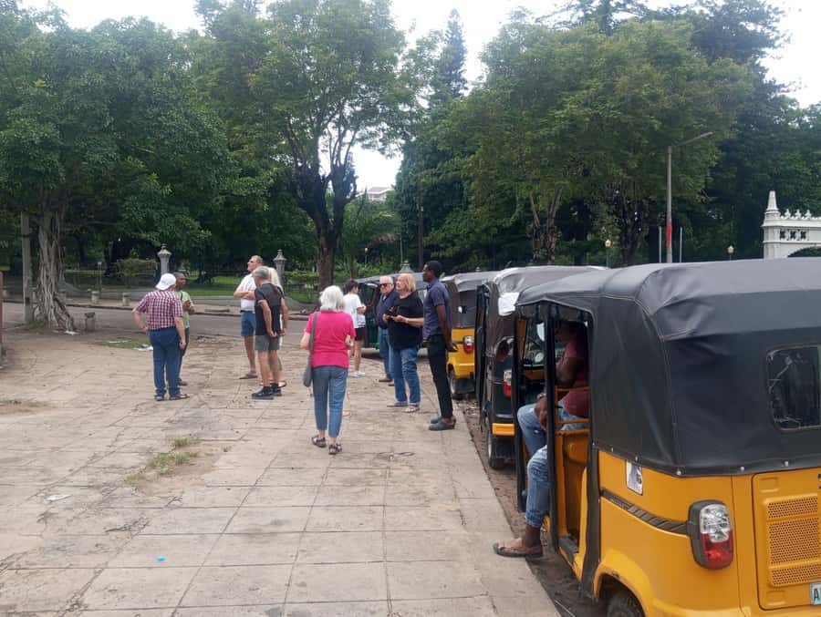 TUK TUK MAPUTO CITY TOUR - The Guide Makes the Difference