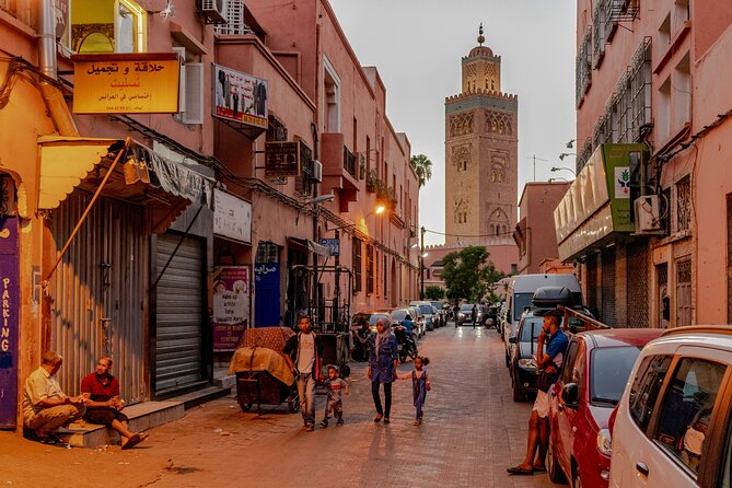 Tuk Tuk Marrakech Private Tour with Pickup - Jemaa el-Fnaa shows Marrakech at full volume