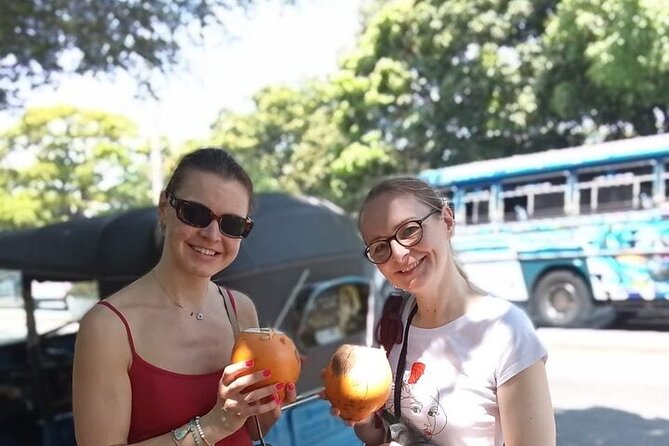 Tuk Tuk Private Tour Exploring Sri Lanka Capital of Colombo - Pettah’s Red Mosque and Floating Market