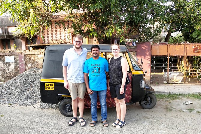 Tuk-Tuk Shopping Tour in Kochi – Spices,Crafts,Silks & Souvenirs - Silk, woven cloth, and the crafts museum stop
