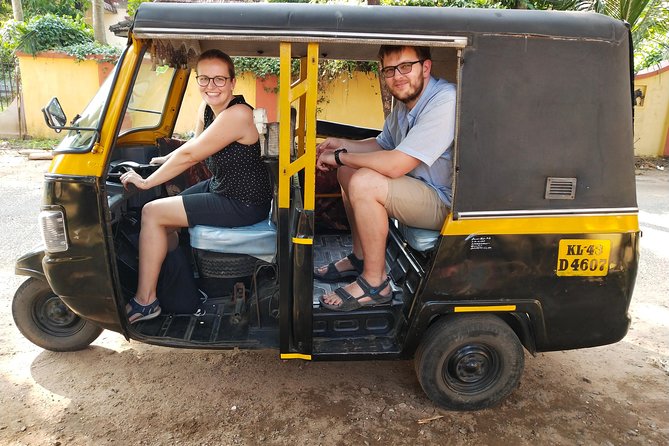 Tuk-Tuk Shopping Tour in Kochi – Spices,Crafts,Silks & Souvenirs - Antique shopping with a careful eye