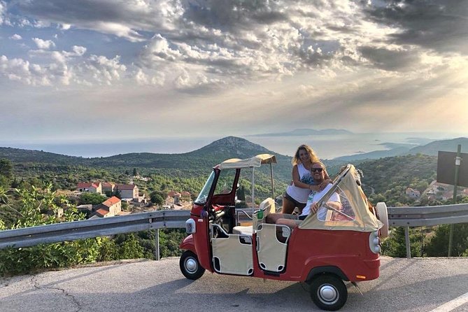 Tuk Tuk Sightseeing Tour of Hvar - Fortica: the best opening view over Hvar