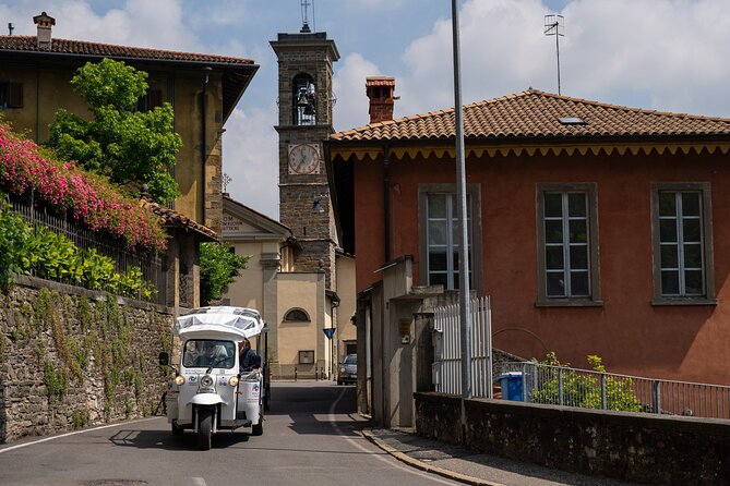 Tuk Tuk tour in Bergamo, Città Alta and the ancient Venetian walls - The climb through old lanes and churches