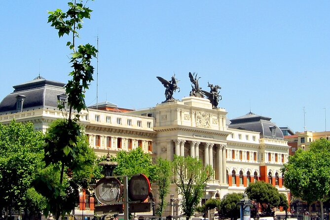 Tuk Tuk Tour Madrid 90 mins - Santiago Bernabéu Stadium and the Leaning Towers
