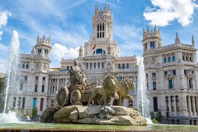 Tuk Tuk Tour Madrid 90 mins - Starting at your hotel or apartment