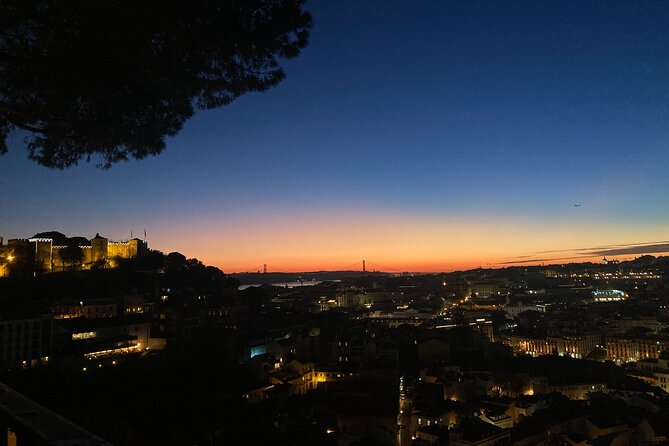 Tuktuk adventure through Lisbon - What the guide adds to the ride