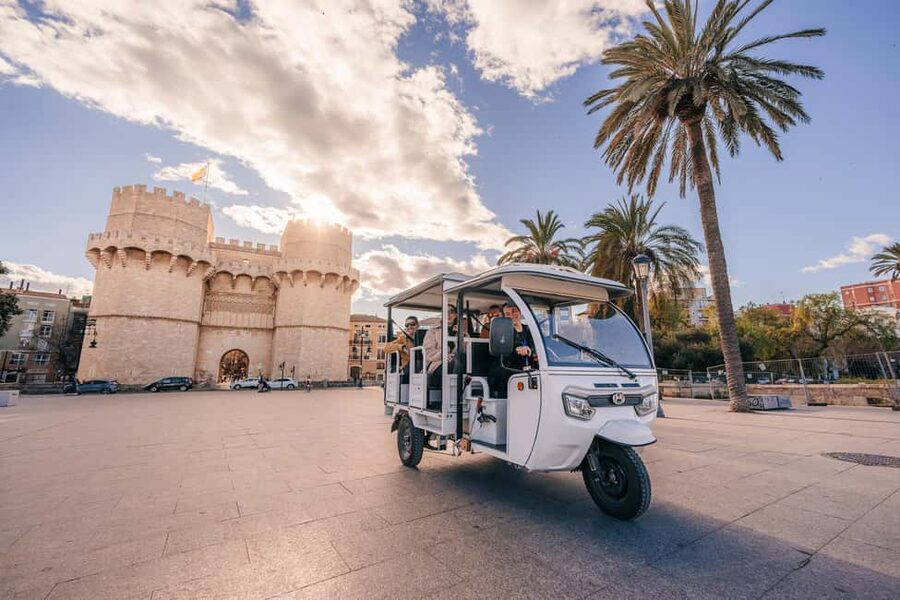 Valencia: 2-hour City Highlights Guided Tour by Tuk Tuk - Why this tuk-tuk route works well in Valencia