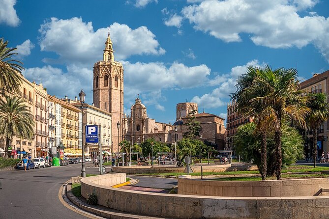 Valencia by Tuk Tuk i: Private tour 1 or 2 hours explore the city - Valencia’s civic and religious center