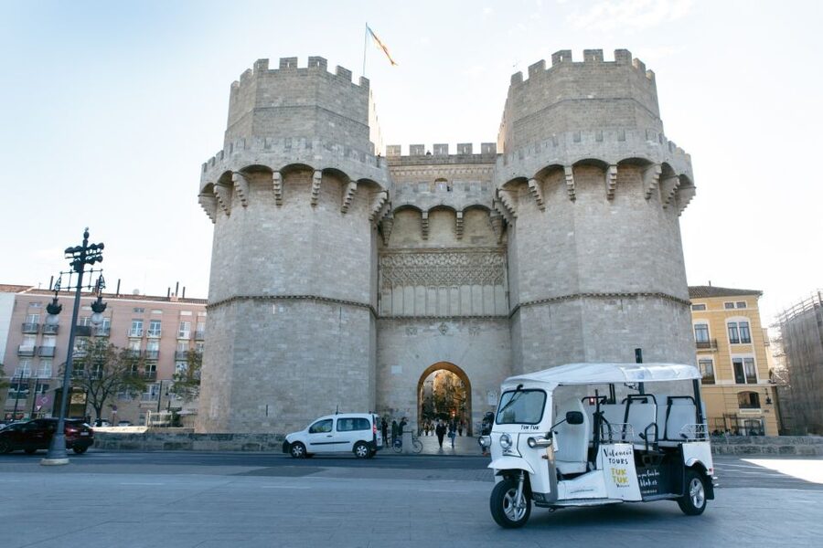 Valencia: Complete Tuk-Tuk Tour Around the City - The Turia riverbed and Valencia’s change of course