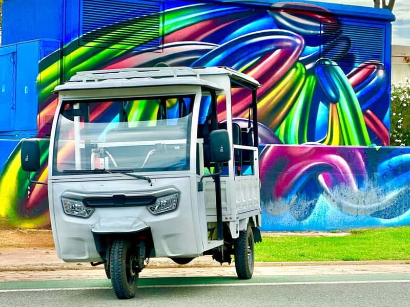Valencia: Full 2-Hour Tuk Tuk Tour - The Marina, beaches, and Cabañal