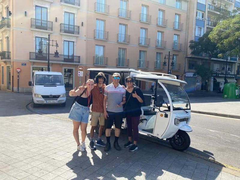 Valencia: Full 2-Hour Tuk Tuk Tour - The City of Arts and Sciences photo stop