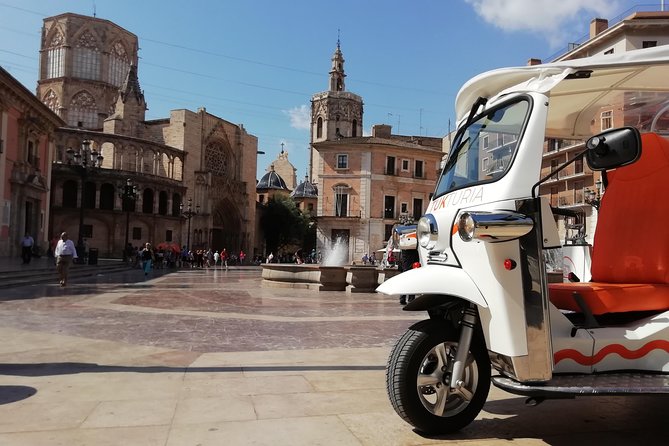Valencia: Tuk Tuk Full City Tour - The cathedral, Basilica, and Apostles’ Gate
