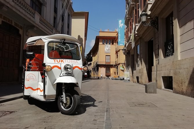 Valencia: Tuk Tuk Full City Tour - Around the marina and out to the Mediterranean