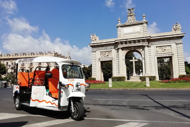 Valencia: Tuk Tuk Historical Tour - Cathedral views and the Marquesate of Dos Aguas