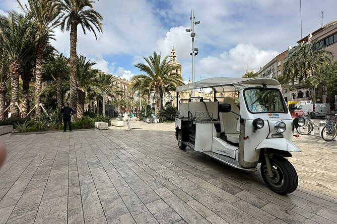 Valencia: Visit the Historic Center of Valencia in Tuk Tuk - What you see from the tuk tuk