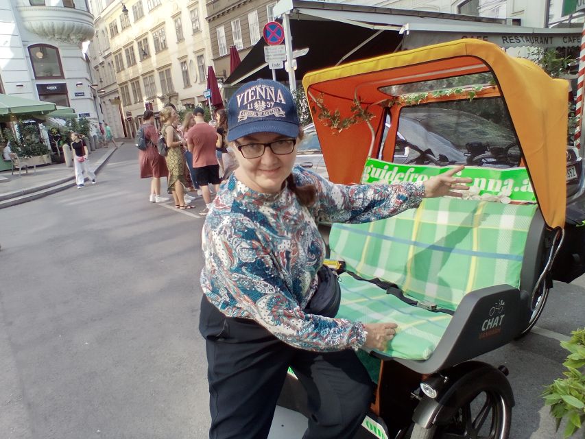 Vienna: Tour RAXI (electric rickshaw) 3 hours in Vienna - Old Danube and Donau Park