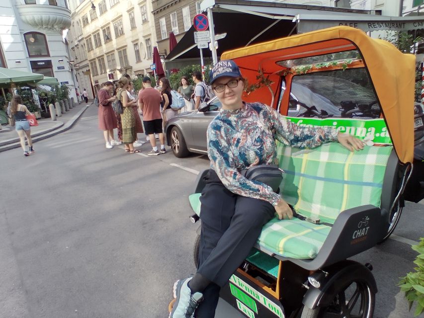 Vienna: Tour RAXI (electric rickshaw) 3 hours in Vienna - Danube Canal and the imperial family connection