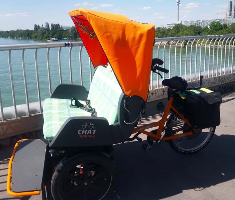 Vienna: Tour with locals in RAXI electric rickshaw - Key points at a glance