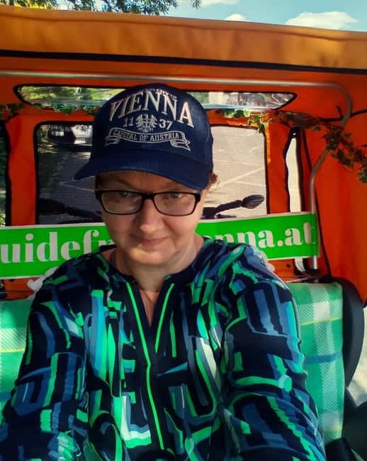 Vienna: Tour with locals in RAXI electric rickshaw - Danube Park and the Old Danube