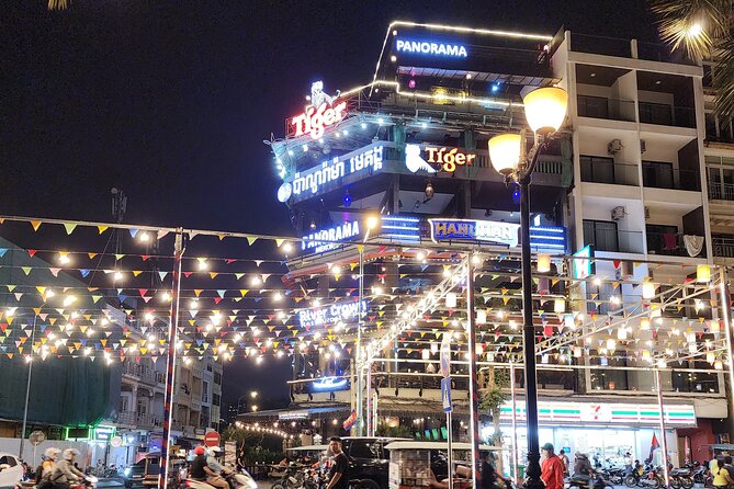 Visit 9 Places in 3 Hours by Private Tuk-Tuk - Wat Phnom, the city’s starting point