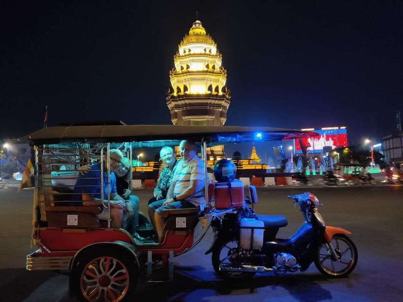 Visiting 9 Places in 3 hours Share Tour by Tuk-Tuk - Starting at 6pm: Phnom Penh after sunset