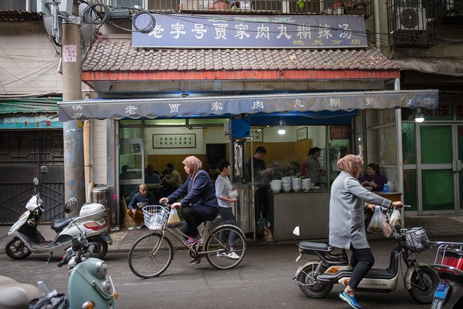 Xi'an Evening Food Tour by TukTuk - The Muslim Quarter and its family food traditions