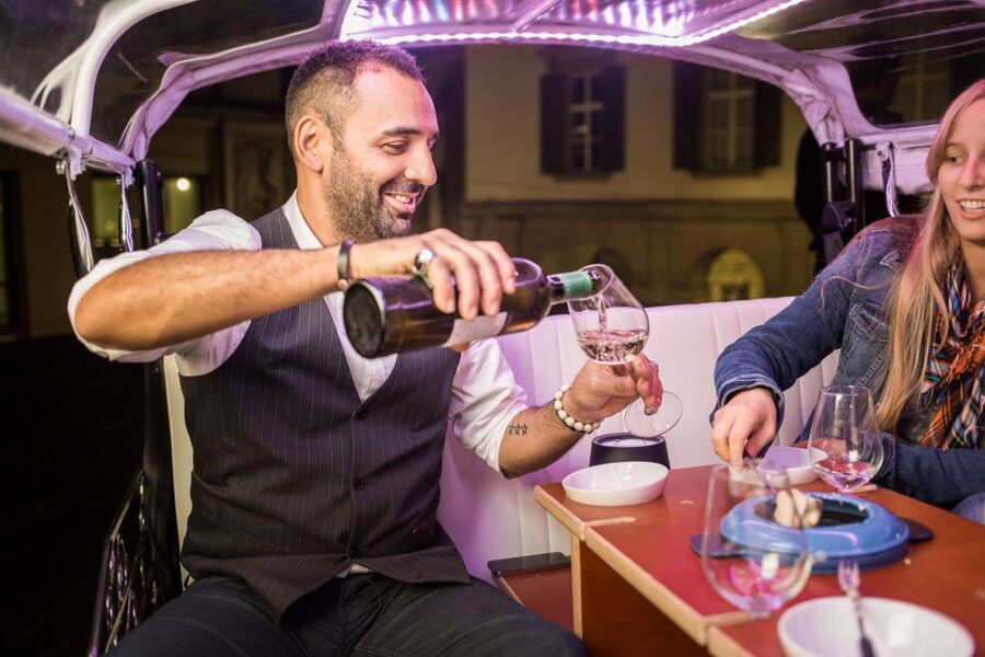 Zurich: Swiss Cheese Fondue & Wine e-Tuk-Tuk City Tour - Starting near Europaallee and Freischützgasse