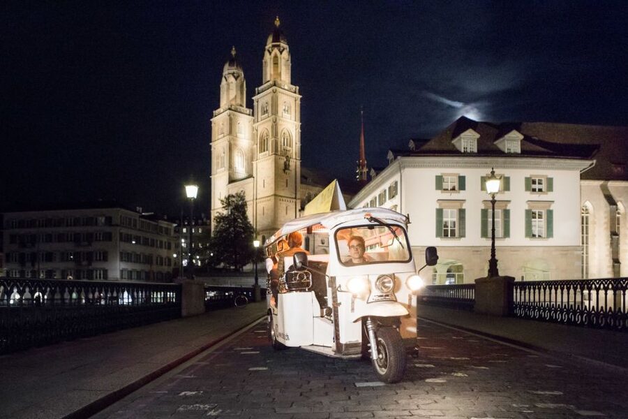 Zurich: Swiss Cheese Fondue & Wine e-Tuk-Tuk City Tour - Bahnhofstrasse, Paradeplatz, and the Opera House